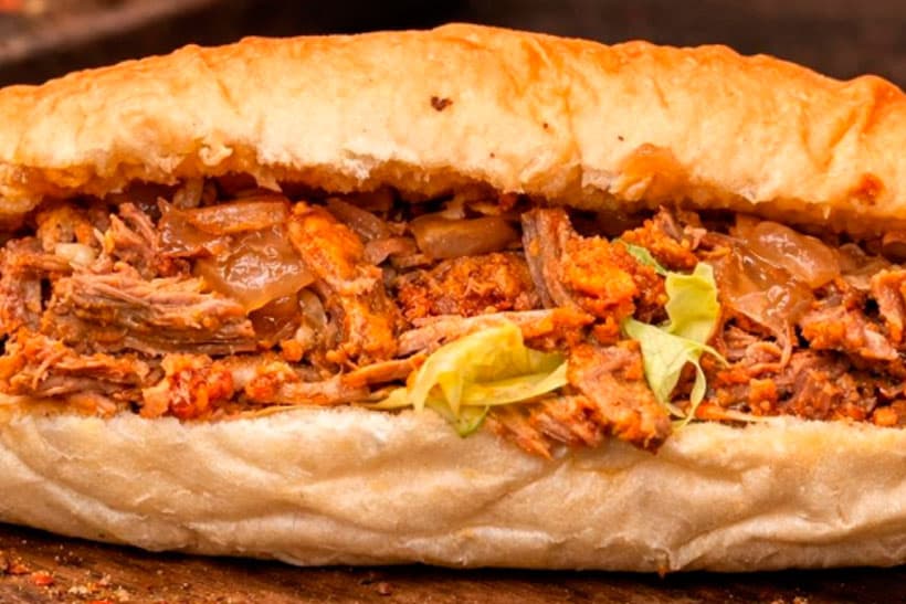 Bocadillos artesanos en pan de panadería de Qué Bo Está Food Truck