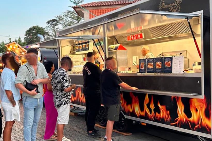 Food trailer grande de Qué Bo Está para ferias y festivales en Galicia